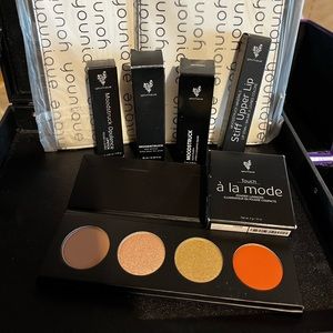 Younique eyeshadow makeup bundle